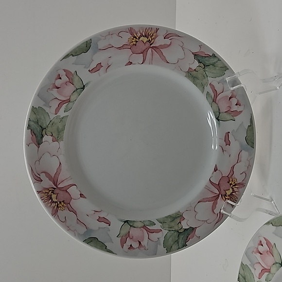 Johnson Brothers Katherine 7 3/4 in. Bread / Dessert Plate - Picture 2 of 4